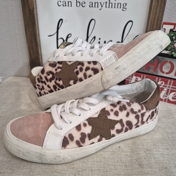 Vinage Havana Star Sneakers, Size 7.5, Leopard Print Sneakers. - Picture 6 of 10